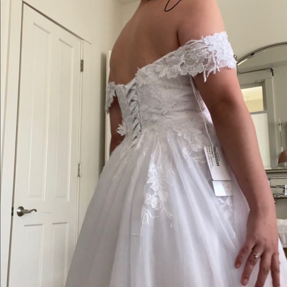 Wedding dress resale - Picture 4 of 5
